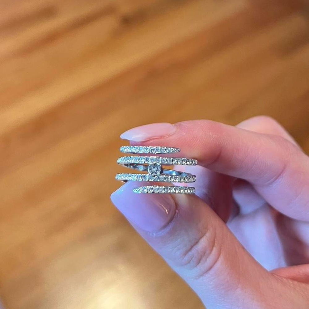 Swarovski ring! Size 6 3/4